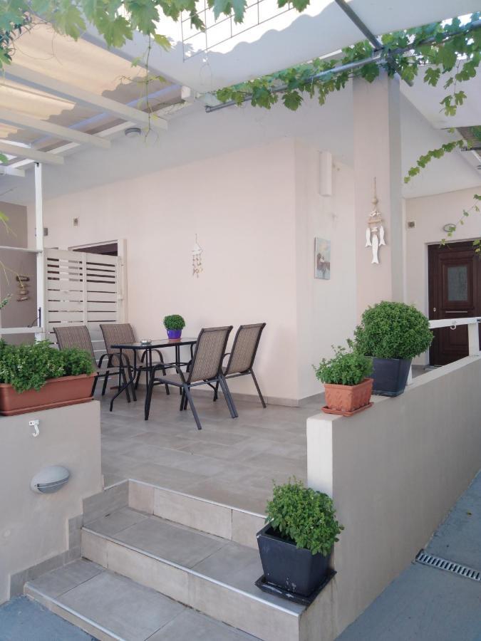 Athos Mare Studio Apartment Ierissos Bagian luar foto