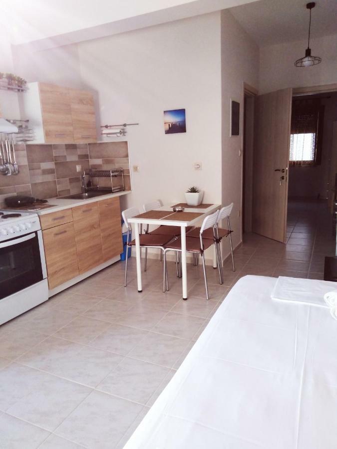 Athos Mare Studio Apartment Ierissos Bagian luar foto